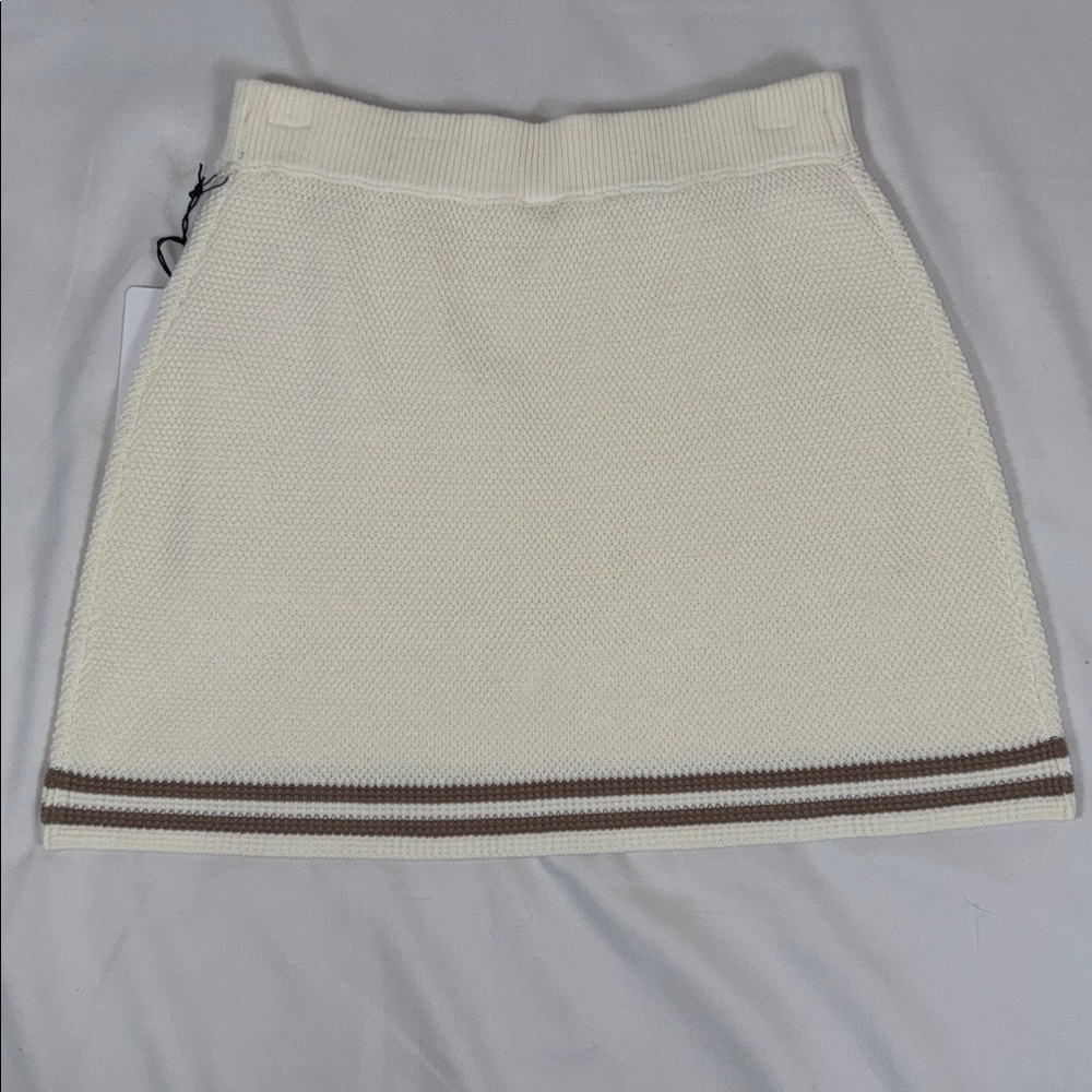 ALO Yoga Cream Mini Skirt with Tan Accents - Picture 4 of 7
